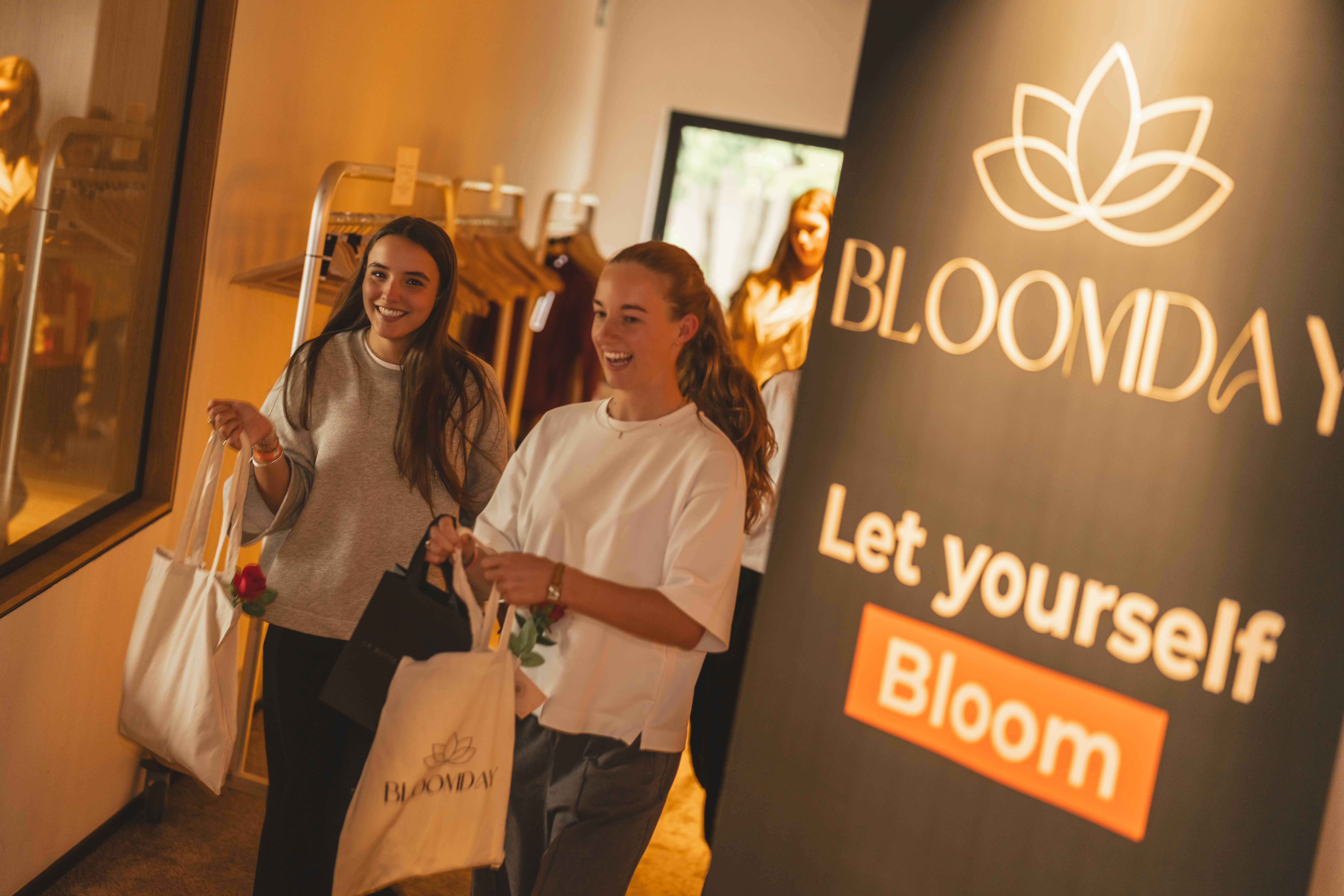 GRAPHIX MEDIA - BLOOMDAY108