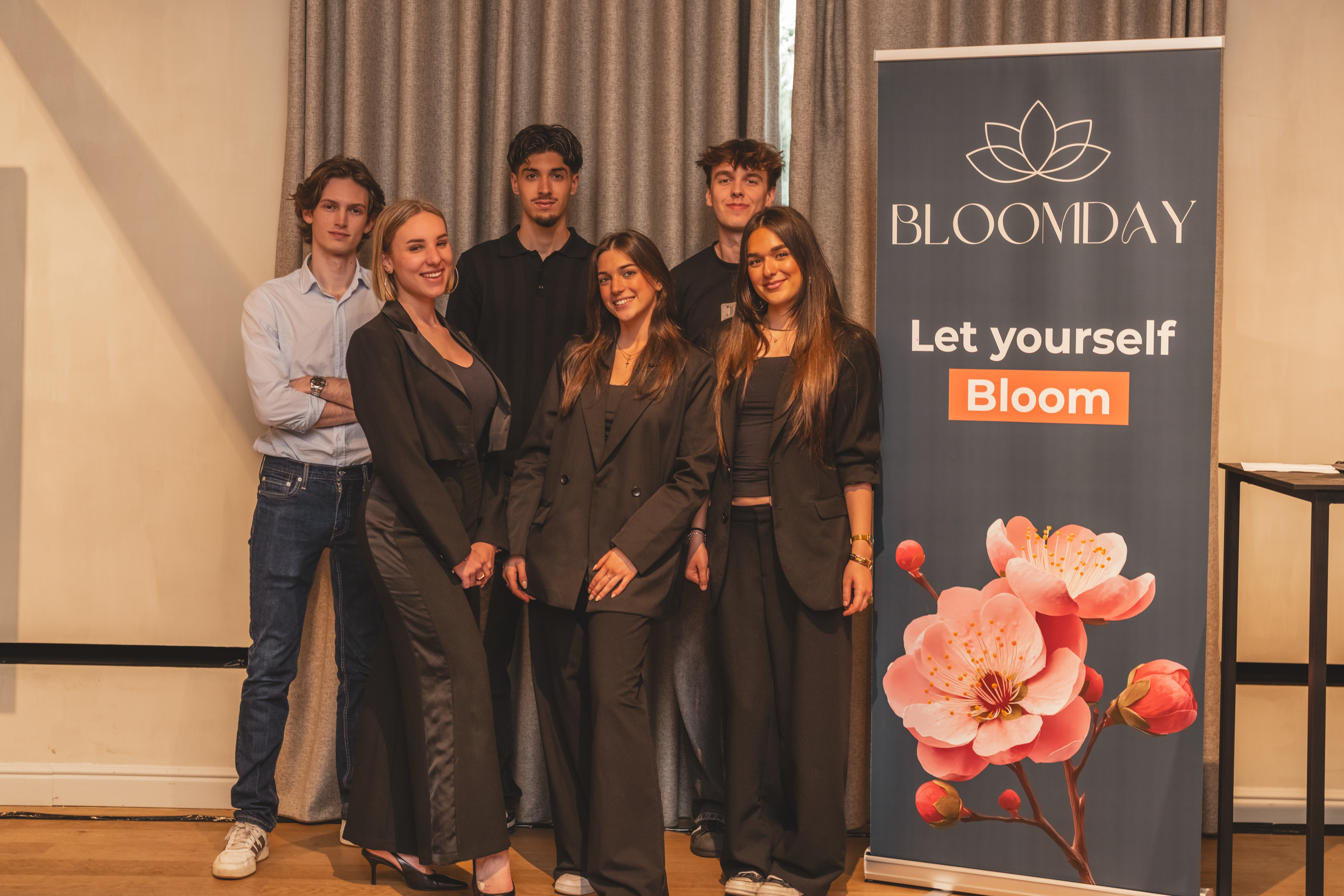 GRAPHIX MEDIA - BLOOMDAY110